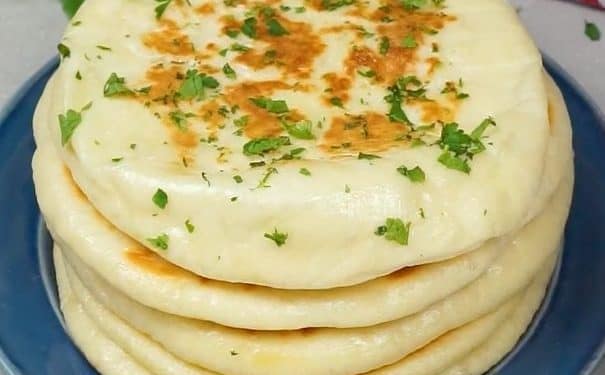 Rețetă de pâine turcească făcută în tigaie