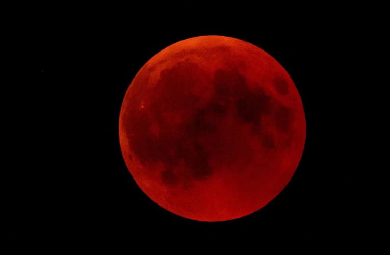 Luna sângerie, un spectacol uimitor pe cerul lumii