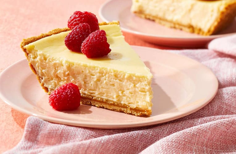 Cheesecake cu urdă, biscuiți digestivi și fructe