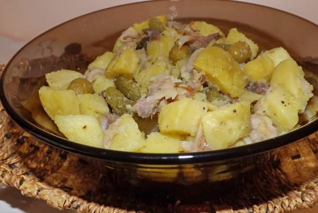 Salată de cartofi cu hering afumat