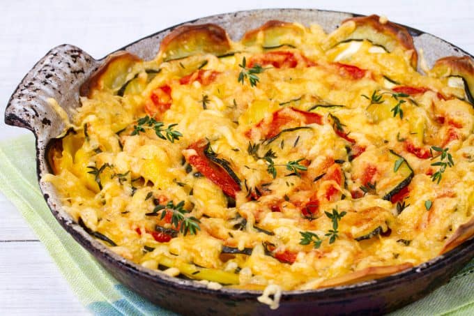 Rețetă delicioasă Dovlecei  cu cartofi și roșii la cuptor