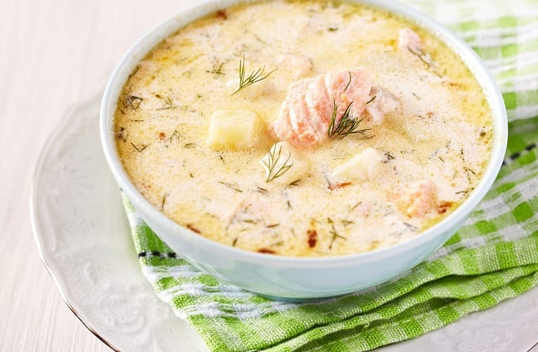 SUPĂ CREMOASĂ DE PEȘTE CU PORUMB