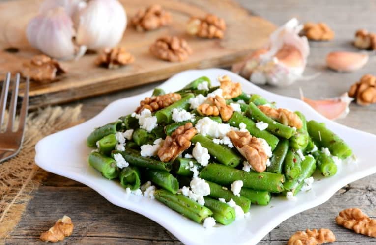 Salată de fasole verde cu brânză cottage