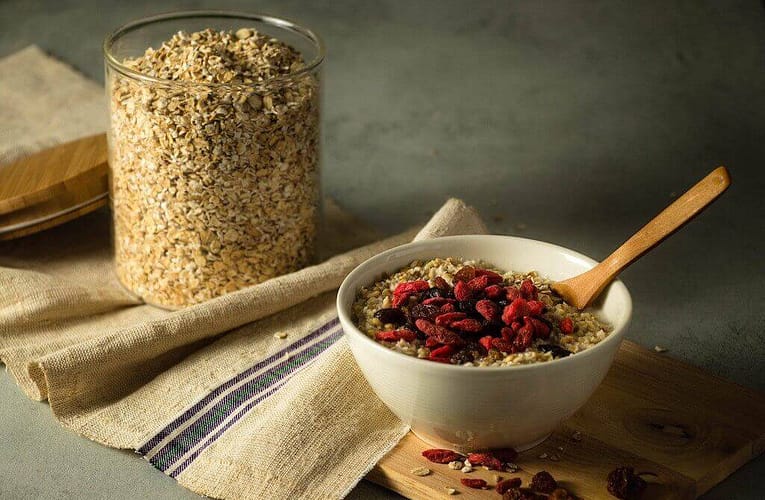 Beneficiile consumului de porridge sau terci de ovăz