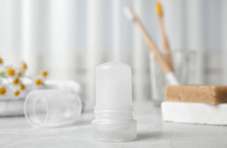 Piatra de alaun este un deodorant și cicatrizant natural