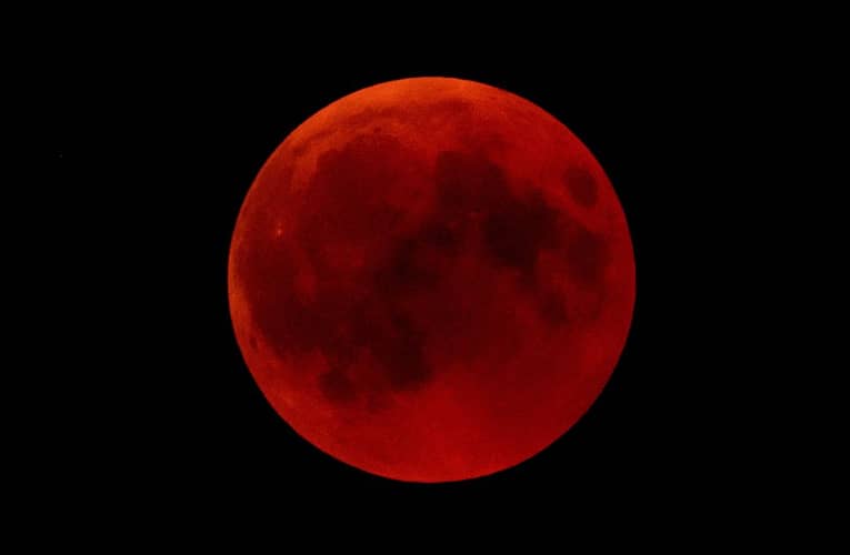 Luna sângerie, un spectacol uimitor pe cerul lumii