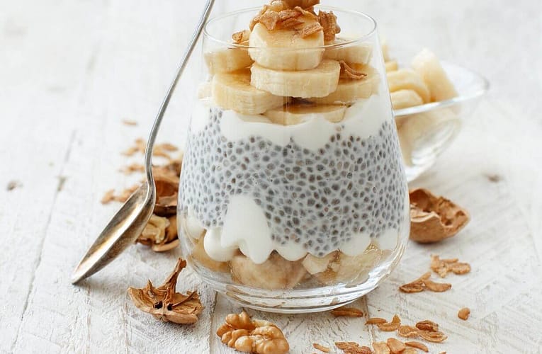 Rețetă de budincă de chia cu fructe proaspete