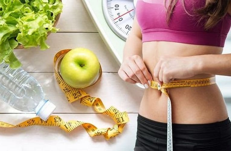 Cum să scapi de kilogramele în plus cu ajutorul somnului