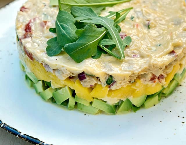 Rețeta zilei: salată de pui cu mango și avocado