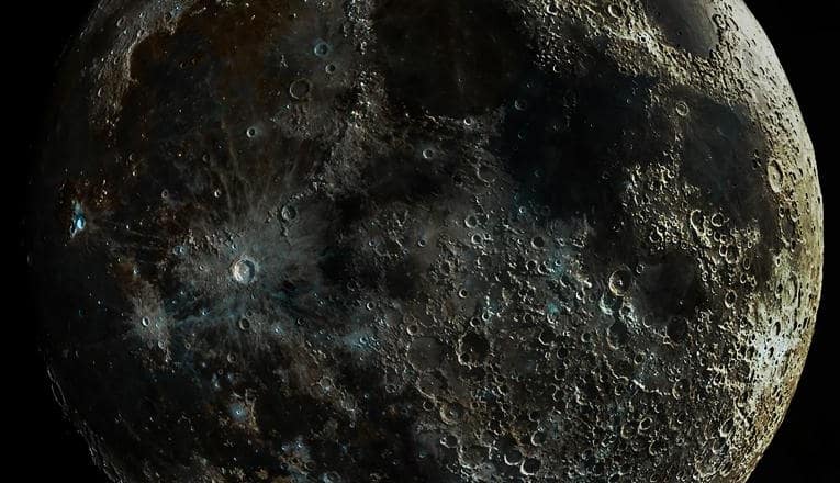 Detalii incredibile ale suprafeței lunare